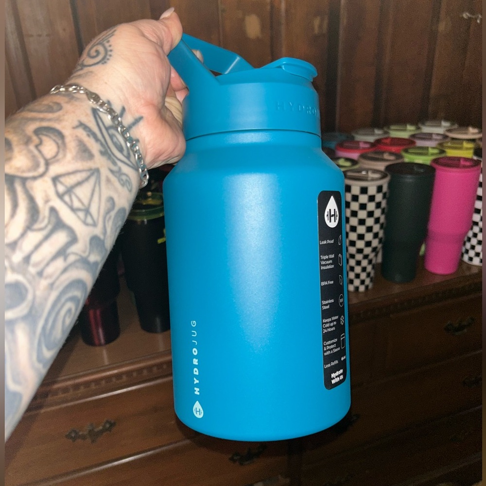 NWT HydroJug Sport 64oz “Glacier”